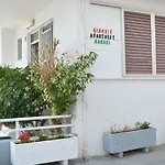 Giannis Apartment,Haraki